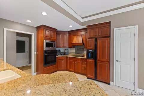 Kitchen - 3054 Windmill, Adrian, MI 49221 photo 6 of 8