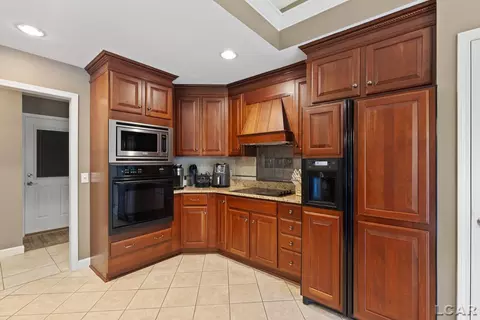 Kitchen - 3054 Windmill, Adrian, MI 49221 photo 4 of 8
