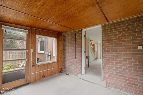 1284 Brys, Grosse Pointe Woods, MI 48236 photo 10