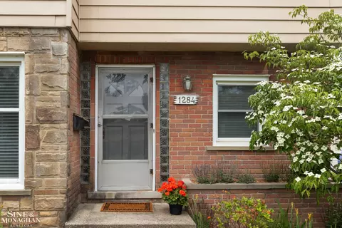 1284 Brys, Grosse Pointe Woods, MI 48236 photo 4