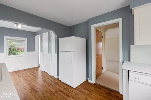 1284 Brys, Grosse Pointe Woods, MI 48236 photo 15