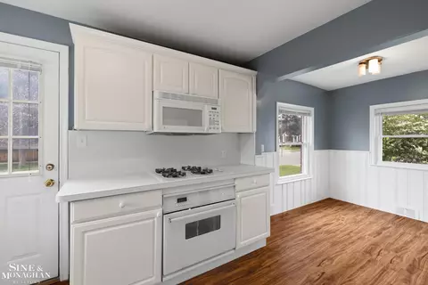 1284 Brys, Grosse Pointe Woods, MI 48236 photo 14