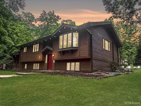 w7525 Upper Pine Creek Drive, Iron Mountain, MI 49801