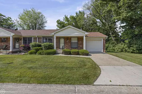 28089 Pinetree, Harrison Township, MI 48045