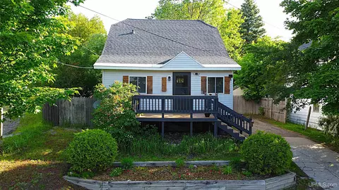 816 W W Blf, Marquette, MI 49855