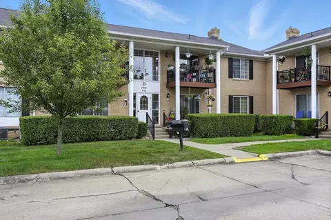 34801 Valleyview #D15, Sterling Heights, MI 48312