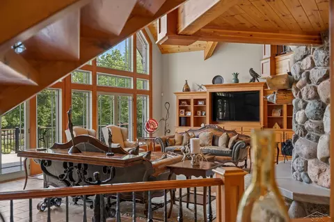 Living - 199 E Brks, Midland, MI 48640 photo 5 of 12