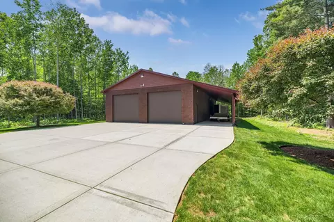Exterior - 199 E Brks, Midland, MI 48640 photo 4 of 17