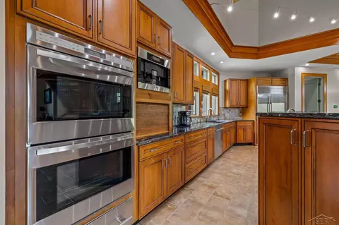 Kitchen - 199 E Brks, Midland, MI 48640 photo 4 of 9