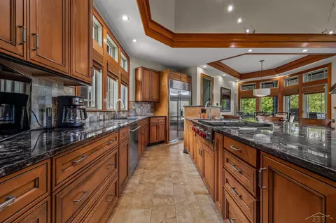 Kitchen - 199 E Brks, Midland, MI 48640 photo 5 of 9