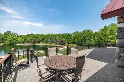 Exterior - 199 E Brks, Midland, MI 48640 photo 12 of 17