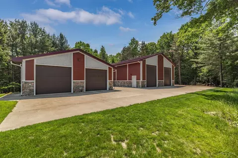 Exterior - 199 E Brks, Midland, MI 48640 photo 5 of 17