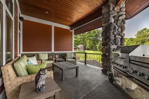 Exterior - 199 E Brks, Midland, MI 48640 photo 13 of 17