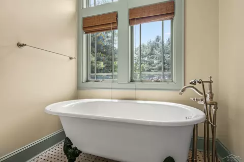 Bath - 199 E Brks, Midland, MI 48640 photo 7 of 14