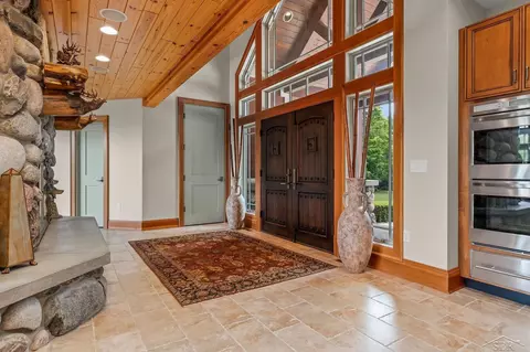 Entry Way - 199 E Brks, Midland, MI 48640 photo 5 of 12
