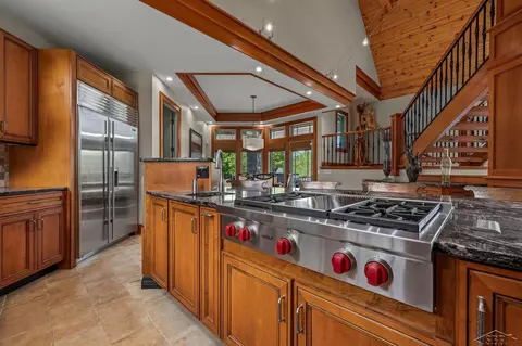 Kitchen - 199 E Brks, Midland, MI 48640 photo 6 of 9