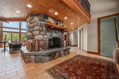 Entry Way - 199 E Brks, Midland, MI 48640 photo 6 of 12