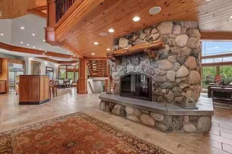 Entry Way - 199 E Brks, Midland, MI 48640 photo 7 of 12