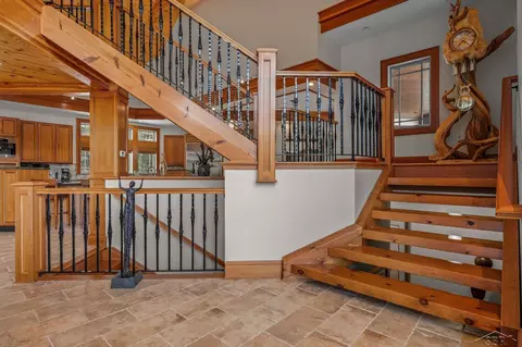 Entry Way - 199 E Brks, Midland, MI 48640 photo 2 of 12