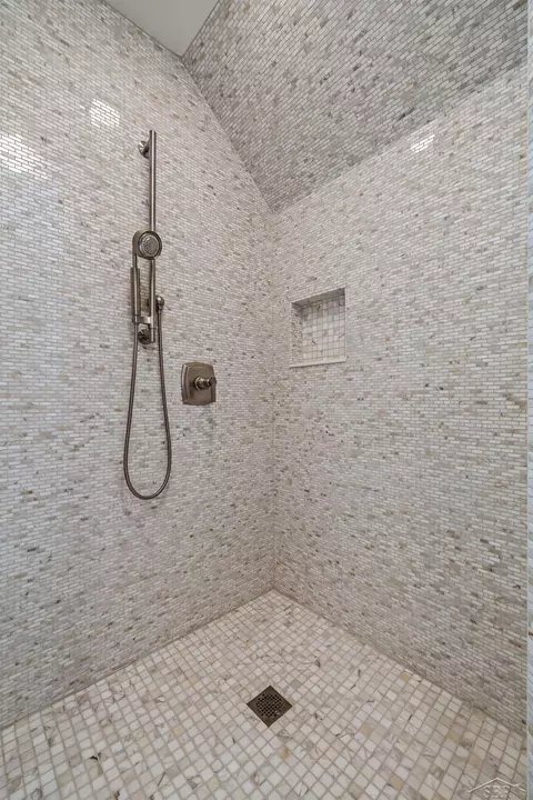 Bath - 199 E Brks, Midland, MI 48640 photo 11 of 14