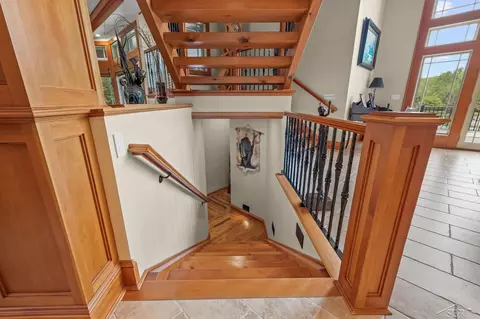 Entry Way - 199 E Brks, Midland, MI 48640 photo 11 of 12