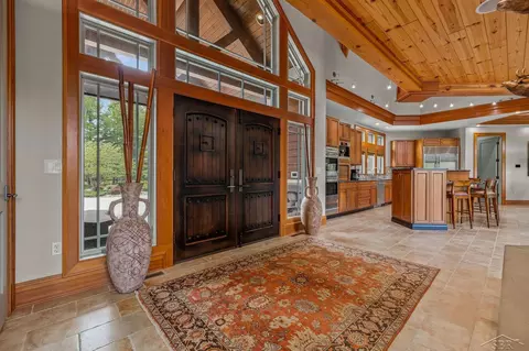 Entry Way - 199 E Brks, Midland, MI 48640 photo 8 of 12