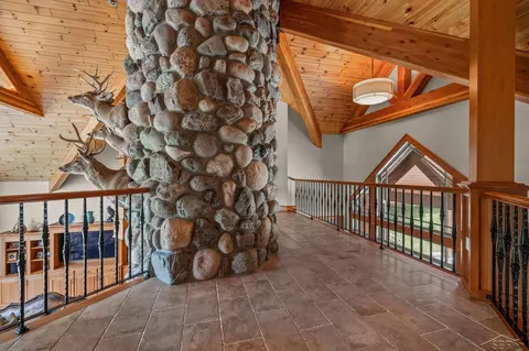 Entry Way - 199 E Brks, Midland, MI 48640 photo 9 of 12