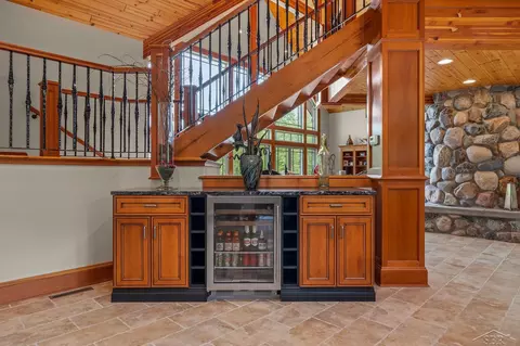 Entry Way - 199 E Brks, Midland, MI 48640 photo 4 of 12