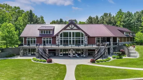 Exterior - 199 E Brks, Midland, MI 48640 photo 2 of 17