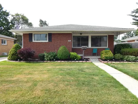 8508 Darlene, Warren, MI 48093