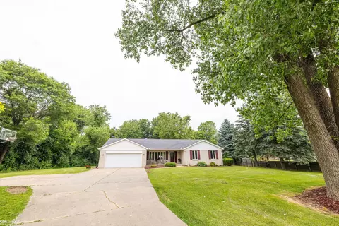 1540 W Clarkston, Lake Orion, MI 48362