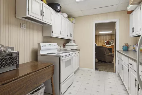 Kitchen - 366 Pinnacle, Omer, MI 48749 photo 2 of 3