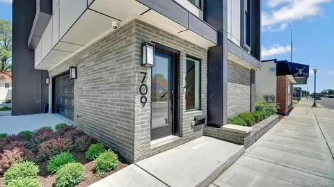 709 E 11 Mile, Royal Oak, MI 48067