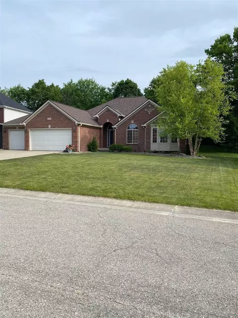 2352 Village Woods, Grand Blanc, MI 48439