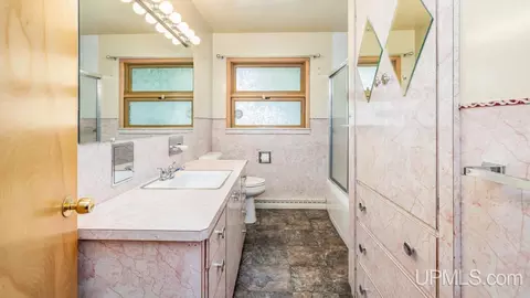 1020 S 5th, Escanaba, MI 49829 photo 31