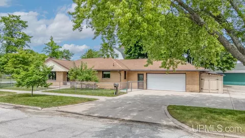 1020 S 5th, Escanaba, MI 49829 photo 3