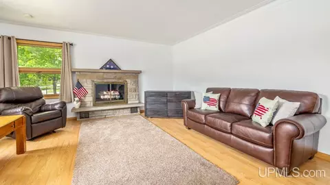 1020 S 5th, Escanaba, MI 49829 photo 9