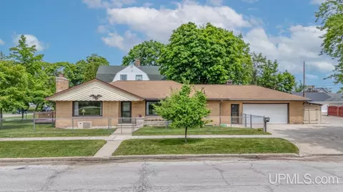 1020 S 5th, Escanaba, MI 49829