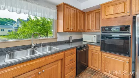 1020 S 5th, Escanaba, MI 49829 photo 17