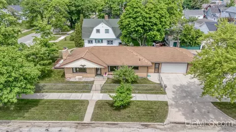 1020 S 5th, Escanaba, MI 49829 photo 2