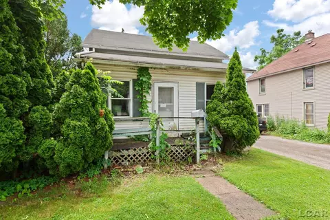 121 W Beecher, Adrian, MI 49221 photo 4
