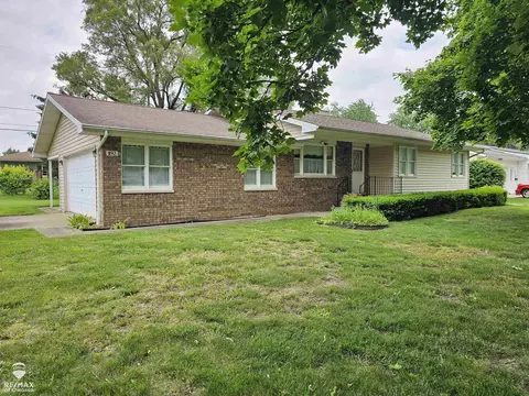 892 Krust Dr, Owosso, MI 48867