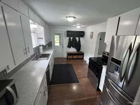 Kitchen - 206 Cherry, Munising, MI 49862 photo 2 of 2