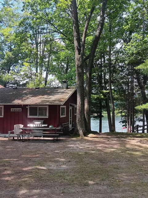 1512 Lake Dr, Harrison, MI 48625