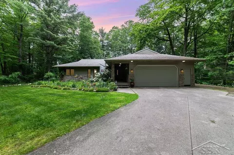 2332 N Spruce Rdg, Midland, MI 48642