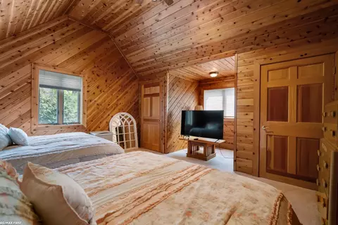 Bedroom - 2333 Boy Scout, Indian River, MI 49749 photo 4 of 10