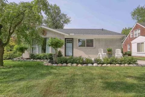 1659 Stanhope, Grosse Pointe Woods, MI 48236