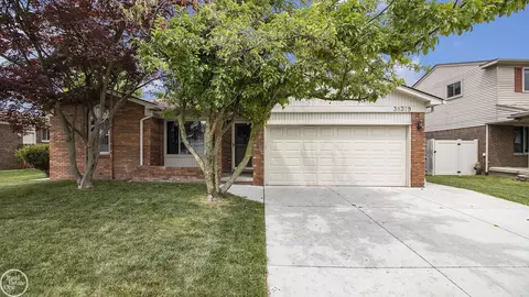 39379 Schroeder, Clinton Township, MI 48038