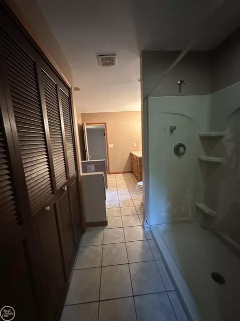 Bath - 875 S Bartlett, Saint Clair, MI 48079 photo 1 of 2