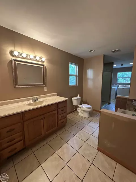 Bath - 875 S Bartlett, Saint Clair, MI 48079 photo 2 of 2